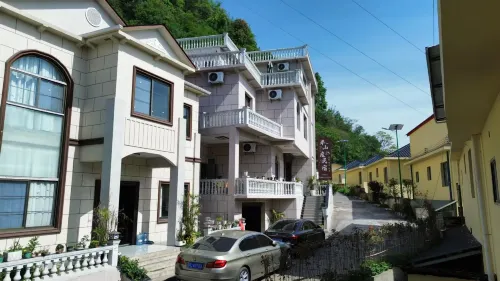 Banshan Du Homestay Hotels in Ebian