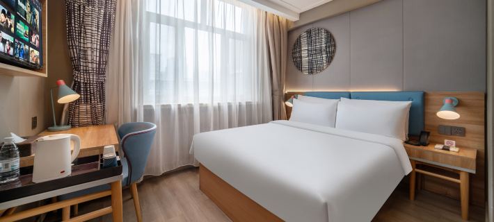 Hejilai  Hotel (Korla Youth Road People's Square) Hotel di Korla