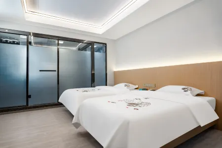 Mengqinghai Theme Hotel Отели в г. Гуаншань