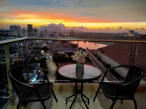 Kuching City Center Riverine Apartment With Balcony & City Views