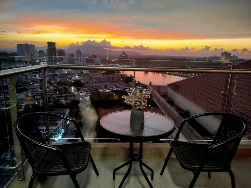 Kuching City Center Riverine Apartment With Balcony & City Views