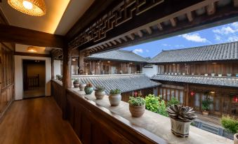 Shaxi Hidden Creek Homestay