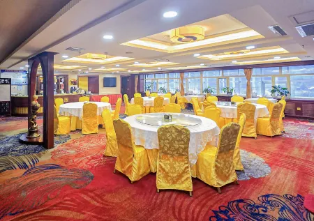 Haishen Hot Spring Hotel Отели рядом с достопримечательностью «Arxan Bailang Peak Scenic Area»