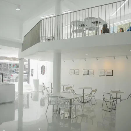 Scenario Cafe and Hostel Отели рядом с достопримечательностью «Военный музей JEATH»