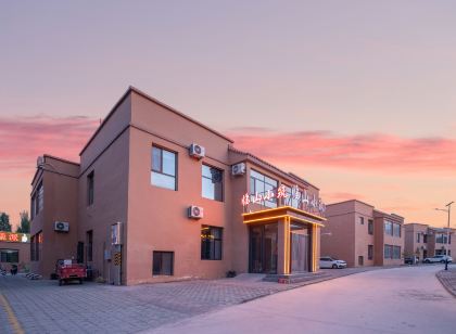 Colorful Danxia Mountain small building hotel