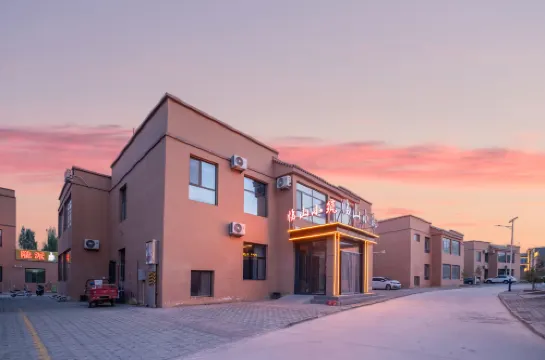 Colorful Danxia Mountain small building hotel