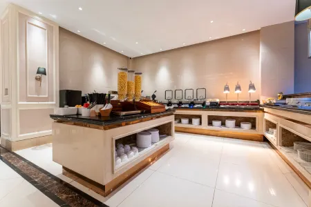 Polysheron Hotel (Lianyungang Seaside Bathing Beach Pedestrian Street) Отели рядом с достопримечательностью «Sucheng Chuanshan Mountain Feipu Scenic Area»