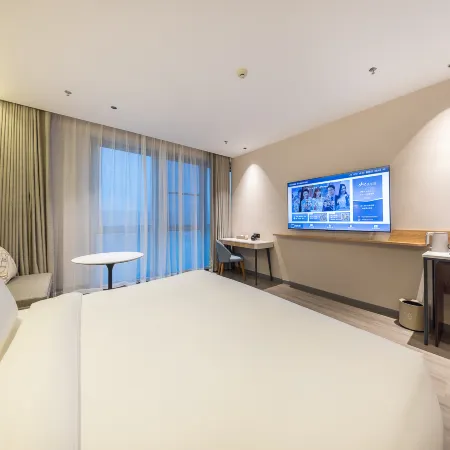 Homeinn Selected Hotel (Xining High-Speed Railway Station)