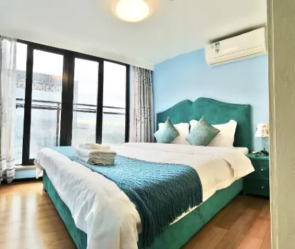 Little Leaf Apartment (Guangzhou Hanxi Changlong Metro Station)