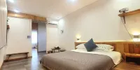 Wooden Lodge · Factory Hotel (Guilin) - Family Hotel Suite (3 Beds) (Kitchenette)