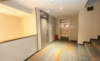 GreenTree Shell Hotel (Shanghai Xujiahui Meiluo City & shanghai stadium subway station)