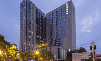 Wuhan Feiyue International Hotel (Guanggu Pedestrian Street Guanggu Square Subway Station Branch)