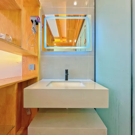 Sunny Mountain Stream Retreat (Zagana Scenic Area Store)