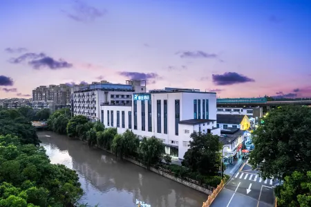 Rezen Hotel Shanghai Pu Dong Отели рядом с достопримечательностью «Bi Yunjingyuan»