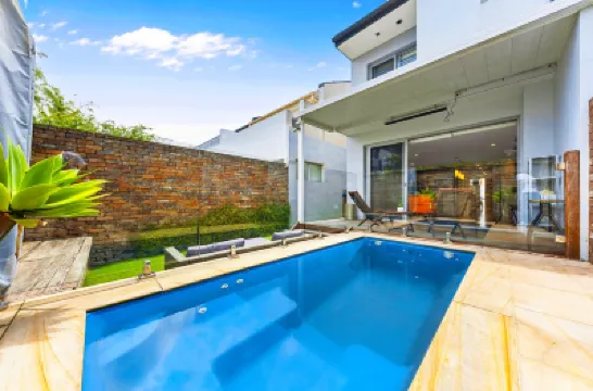 Convenient 4BR with Private Pool close to Airport Hotels in 