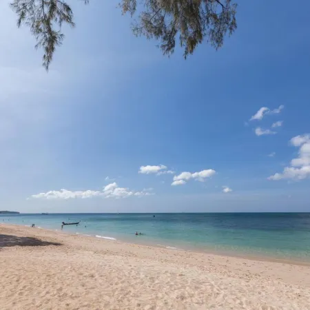 Hotel and Beach Bungalow at Lanta Resort