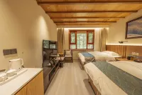 Wohu · Guanxue Mountain · Kanas Lake Panoramic Homestay (Kanas Lake Branch) - Bergblick