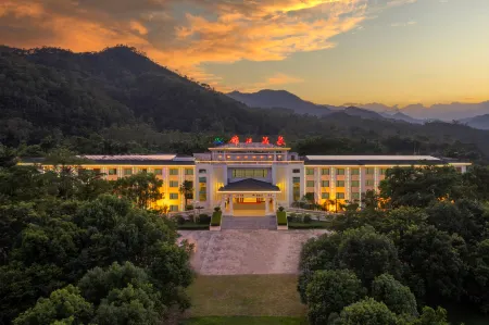 Enping Jinjiang Hotspring Hotel Отели рядом с достопримечательностью «Lizhi Garden»