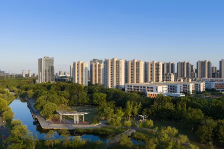 Wuhu Fantawild Government Center Light Residence Hotel Отели рядом с достопримечательностью «Wuhu Ancient City»