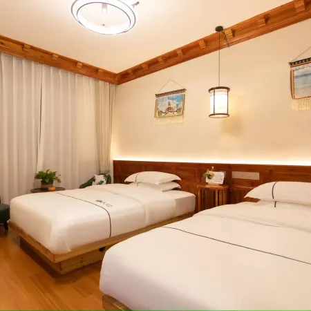 Zang Jinyue Lodge (Kangding Love Song Square Liuliu City Branch) Отели в г. Кандин