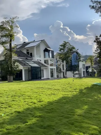 Dushan Laran Rustic luxury Holiday Homestay Отели в г. Душань