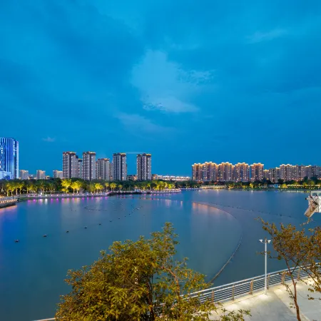 Floral Hotel·Moonlit Lake Hotel(Wuxi East Station Store)
