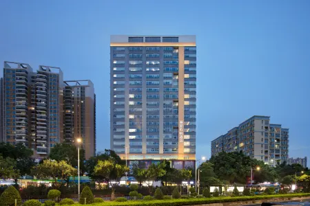 Licheng Borui Hotel (Guangzhou Fangcun District) Отели рядом с достопримечательностью «Bai'etan River View»