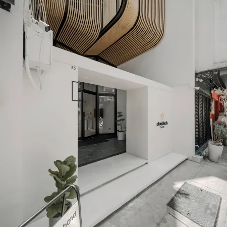 Double B Hostel Отели рядом с достопримечательностью «Торговый центр Tha Maharaj»
