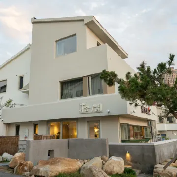 Shijian Homestay (Huoju 8th Street International Coastal Baths) Hotels near Torch 8th Street