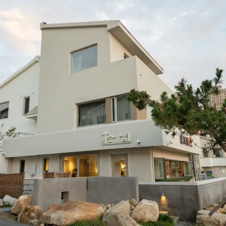 Shijian Homestay (Huoju 8th Street International Coastal Baths)