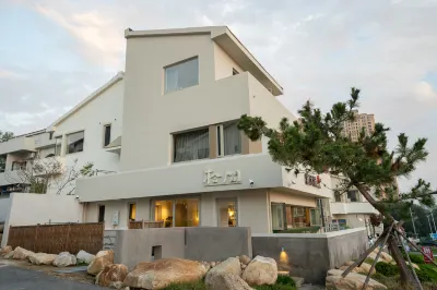 Shijian Hotel (Huoju 8th Street International Coastal Baths) 소석도(샤오스다오) 주변 호텔