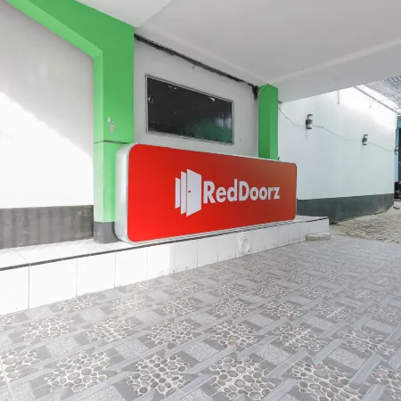 RedDoorz near Mayapada Hospital Surabaya Hôtels à : Wonokromo