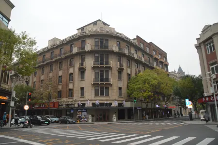 Tianjin First Hotel (Xiao Bai Lou Five Avenue Tourist Area) Отели рядом с достопримечательностью «Tianjinkeji University»