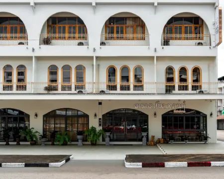 トラート ホームタウン トラートのホテル