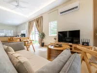 La Ferringhi Villa by ALV Hotels near Miami Beach - Pantai Miami