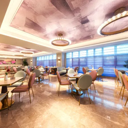 Mercure Hotel Xinyang Baopeng Square