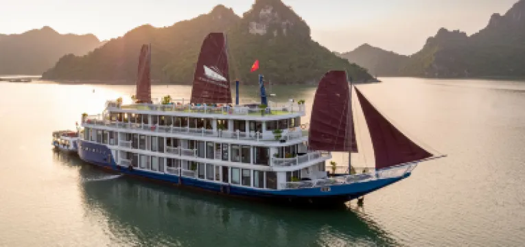 Le Journey 4 Star Ha Long Cruise Hotels near Bãi tắm
