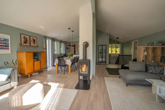 Large modern house, perfect for northern lights hunting.