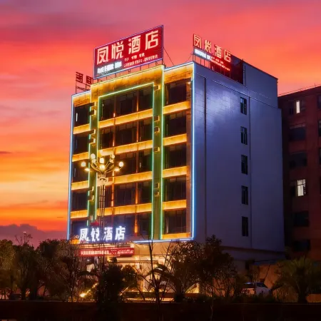 Shizong Fengyue Hotel (Shizong Bus Station)