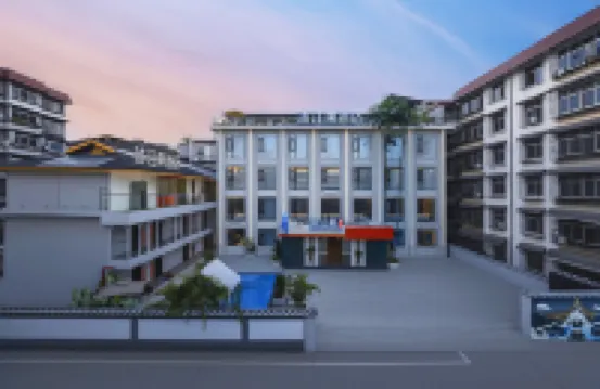 Mujiangnan Hotel (Xishuangbanna Jinghong Water Splashing Square Branch)