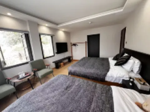 Yunoji Forest Courtyard Homestay (Wufengxi Ancient Town)