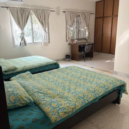 WhiteHouse Karachi Отели в г. Карачи