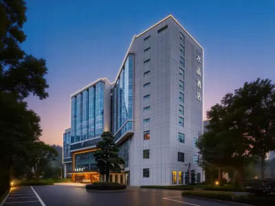 Crystal Hotel Shiyan BaiQiang Hotellit kohteessa Maojian District