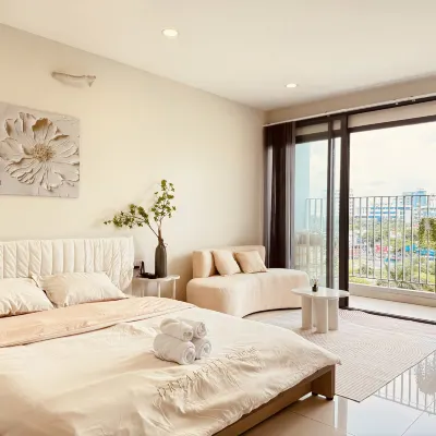Nice view,modern decor, netflix, movie projector RMIT University Vietnam周辺のホテル