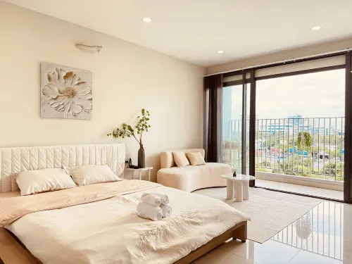 Nice view,modern decor, netflix, movie projector