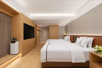 Yiyue International Hotel (Xiangyang Railway Station People's Square)
