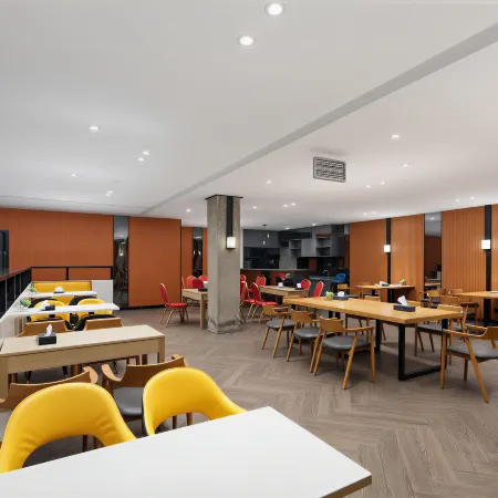 Zhe Ting Esports Hotel (Santai Tongchuan Ancient City Branch)
