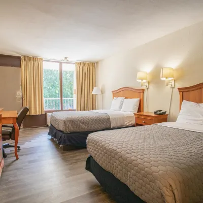 OYO Hotel Greensboro East I 40 Hotels near Gateway Gardens