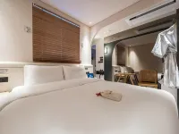 MUTE HOTEL Hotels near أوريوكدو سكاي ووك