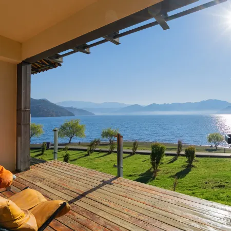 Yan sit lake view luxury B&B (Lugu Lake pig trough boat tour lake big falling water village store)